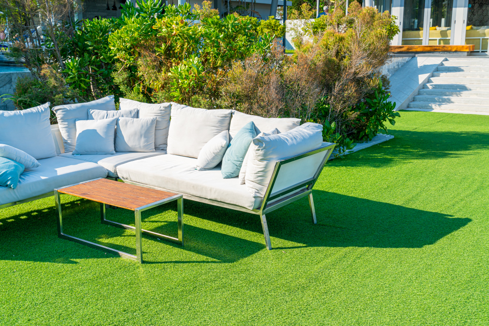 How Artificial Grass Transforms St. Petersburg Properties